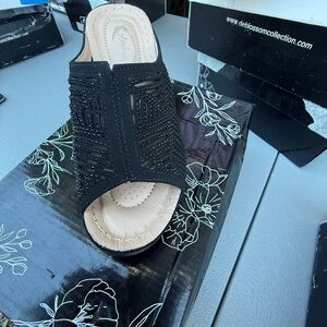 Women's Black Slide Sandals